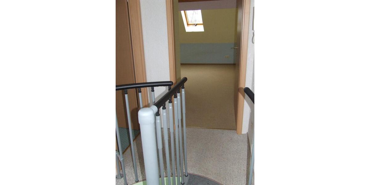 Dachgeschoßwohnung Zerbst (Anhalt) - 3 Zimmer, 120 m&sup2;, 600&euro; | Angebot:24351069