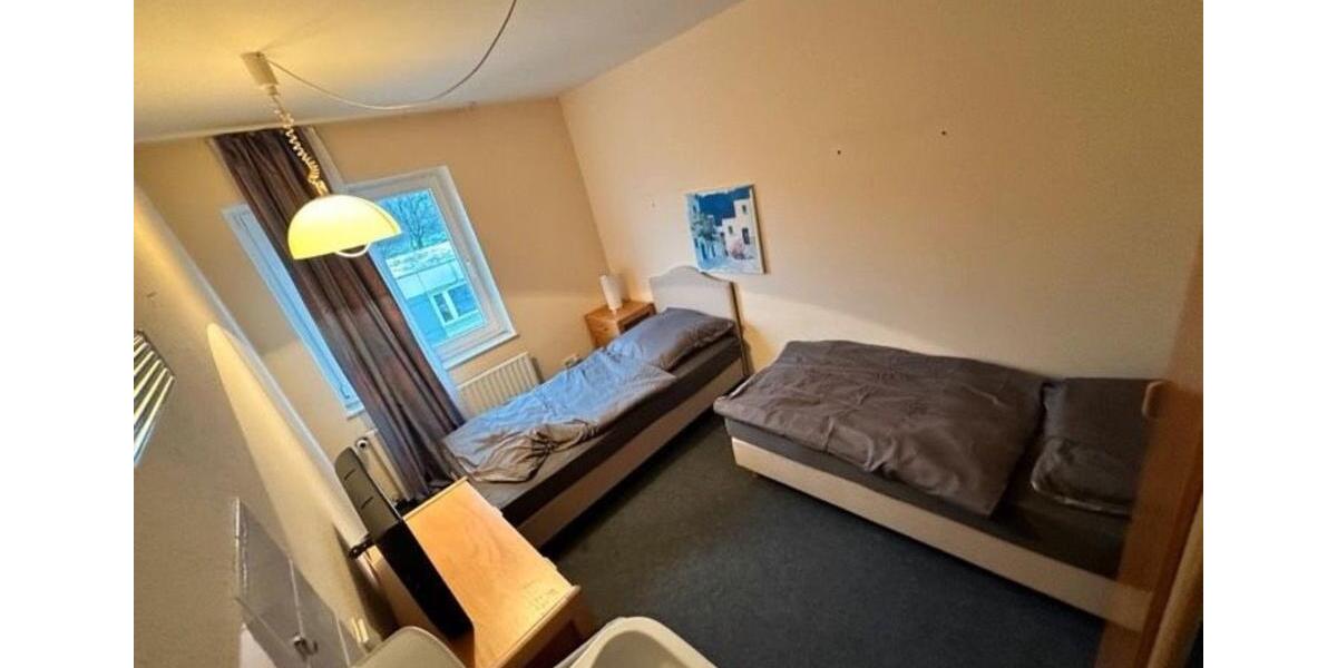 Wohnen auf Zeit Blomberg - 10 Zimmer, 20 m&sup2;, 15&euro; | Angebot:24398307