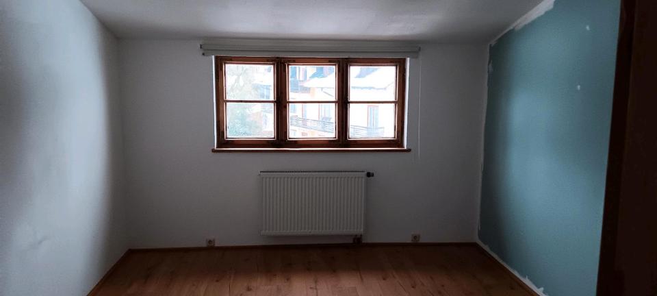 Dachgeschoßwohnung Söchtenau - 3 Zimmer, 77 m&sup2;, 1.180&euro; | Angebot:25022787