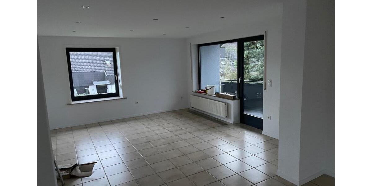 4 Zimmer Wohnung zu vermieten, zusätzlich Kellerraum und Garage 5 zimmer