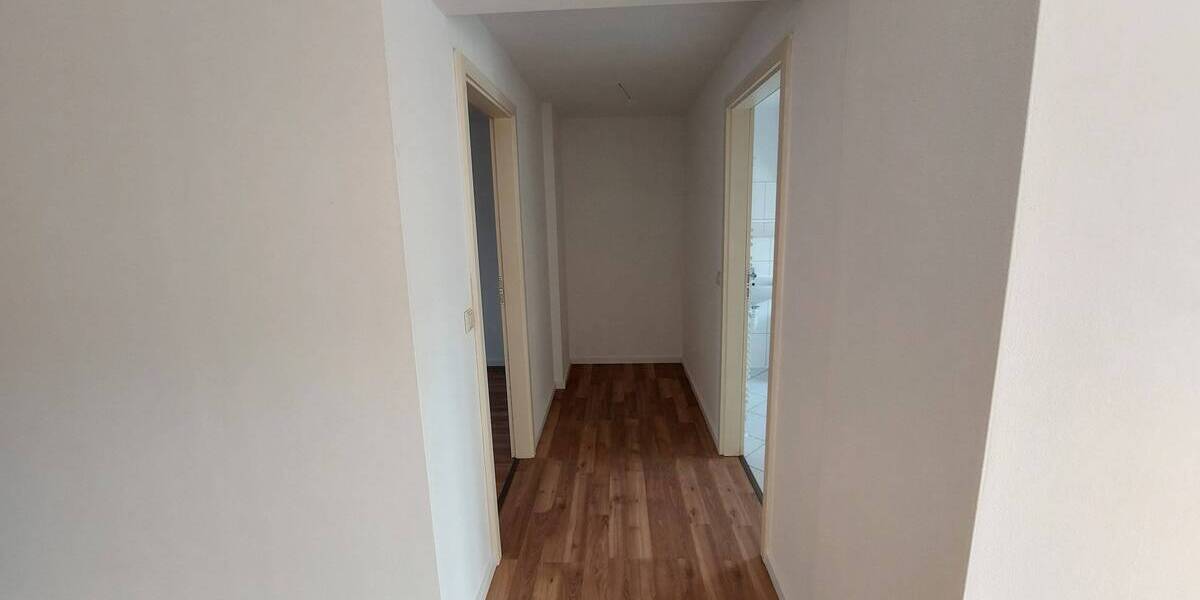 Etagenwohnung Roßwein - 3 Zimmer, 65 m&sup2;, 325&euro; | Angebot:25686207