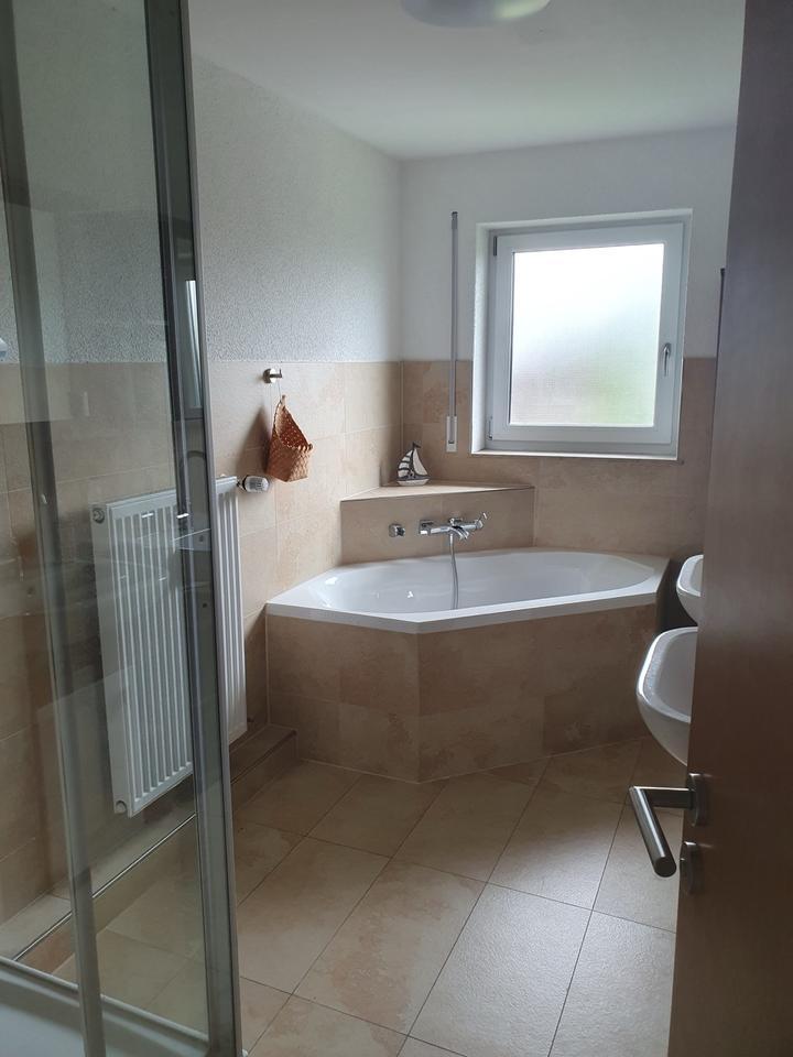 Helles Zimmer in ruhiger WG, saniert, Warmmiete, alles inkl.