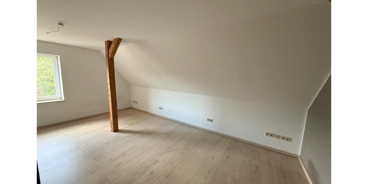 Maisonettenwohnung Hüllhorst - 8 Zimmer, 244 m&sup2;, 2.140&euro; | Angebot:26517468