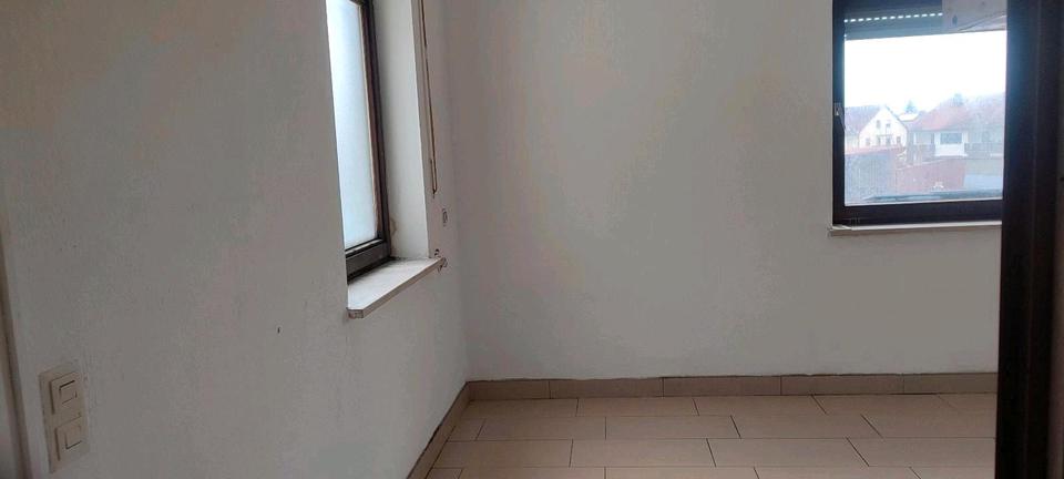 Etagenwohnung Dillingen an der Donau - 1 Zimmer, 25 m&sup2;, 10&euro; | Angebot:25975871