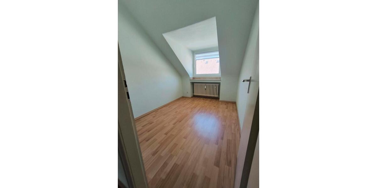 Dachgeschoßwohnung Düsseldorf Stadtbezirk 9 - 3 Zimmer, 65 m&sup2;, 650&euro; | Angebot:26688510