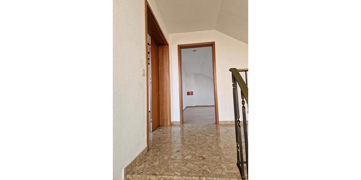 Wohnen auf Zeit Overath - 8 Zimmer, 215 m&sup2;, 1.750&euro; | Angebot:25449547