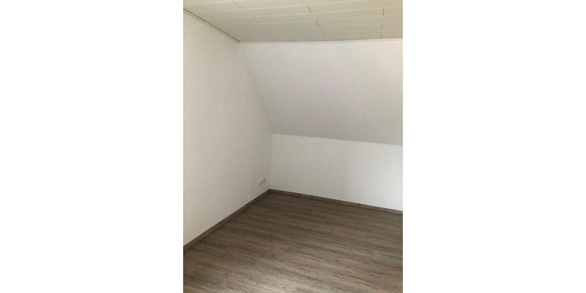 Dachgeschoßwohnung Bodenwerder - 5 Zimmer, 99 m&sup2;, 910&euro; | Angebot:25029582