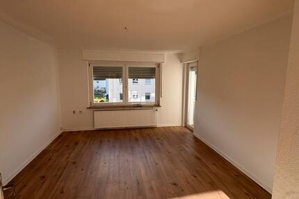 Renovierte 3-Zimmer-Wohnung, stadtnah,PKW-Platz 3 zimmer