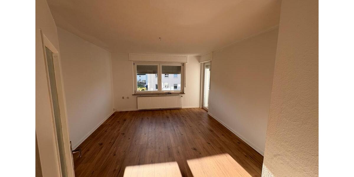 Renovierte 3-Zimmer-Wohnung, stadtnah,PKW-Platz 3 zimmer