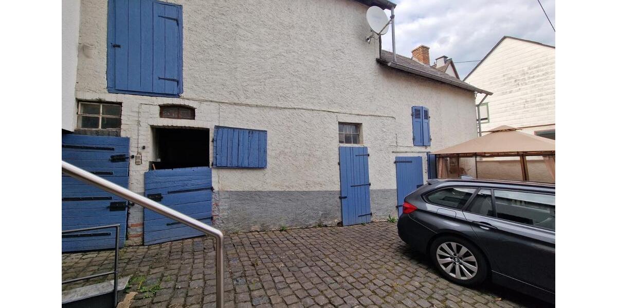 Einfamilienhaus mit Hof und Nebengebäude 4 zimmer