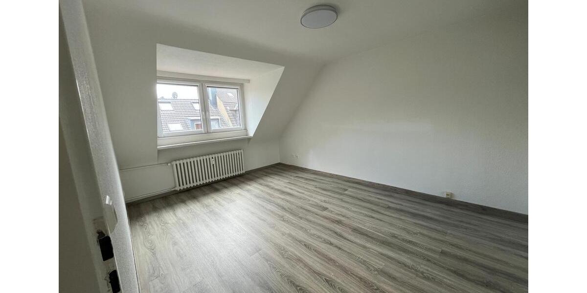 Dachgeschoßwohnung Essen Huttrop - 3 Zimmer, 88 m&sup2;, 660&euro; | Angebot:26662663