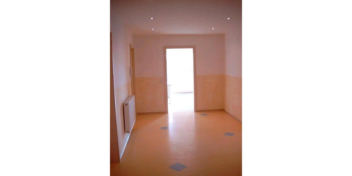 Dachgeschoßwohnung Cham - 3 Zimmer, 98 m&sup2;, 820&euro; | Angebot:18537304