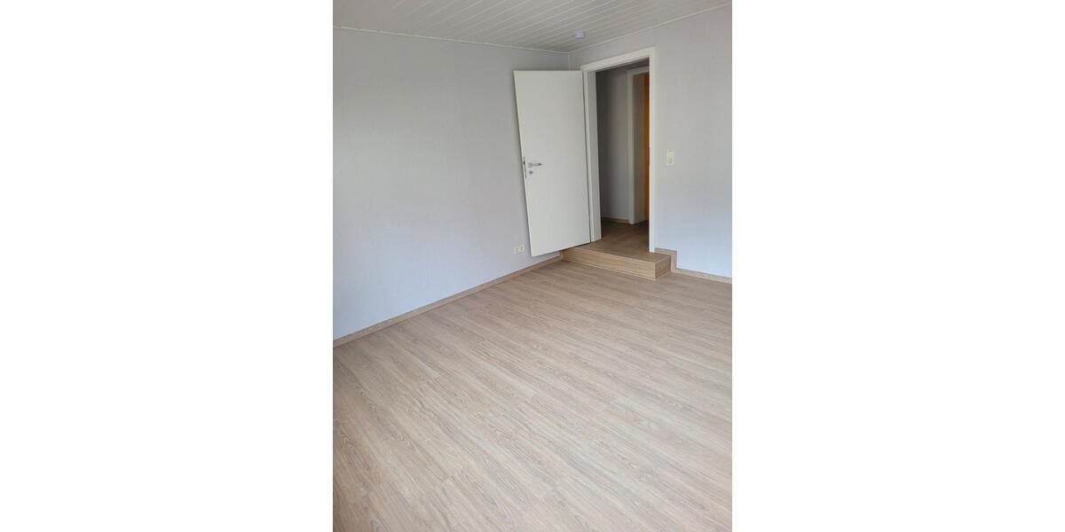 Erdgeschoßwohnung Hennweiler - 3 Zimmer, 102 m&sup2;, 670&euro; | Angebot:25952472
