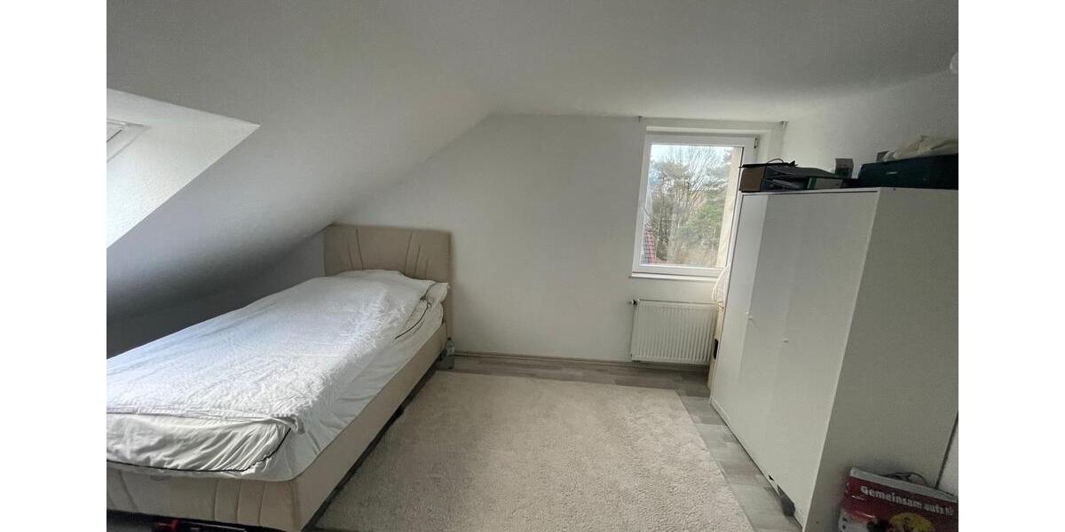 Dachgeschoßwohnung Hannover Herrenhausen-Stöcken - 4 Zimmer, 100 m&sup2;, 1.250&euro; | Angebot:25959114