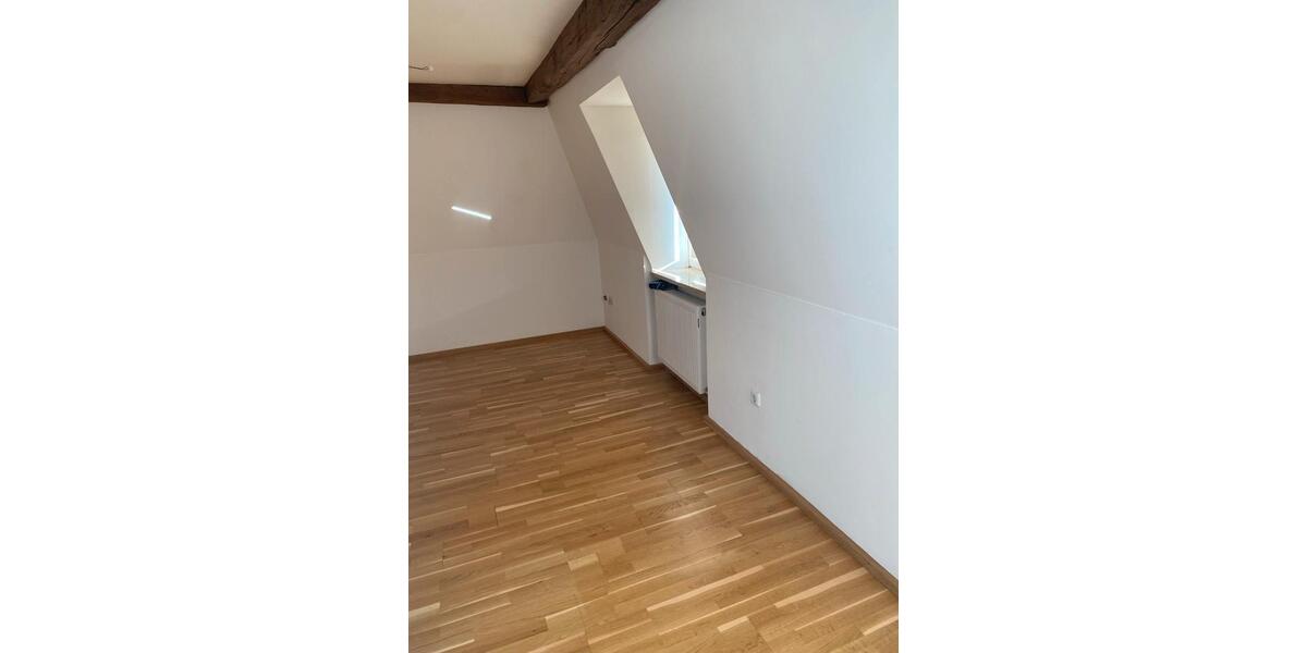 Dachgeschoßwohnung Ellingen - 2.5 Zimmer, 70 m&sup2;, 680&euro; | Angebot:26222557