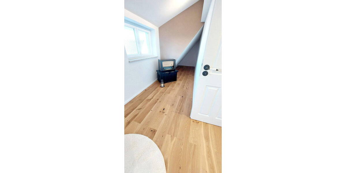 Etagenwohnung Göppingen-Hohenstaufen Hohenstaufen - 4 Zimmer, 130 m&sup2;, 1.450&euro; | Angebot:26548527