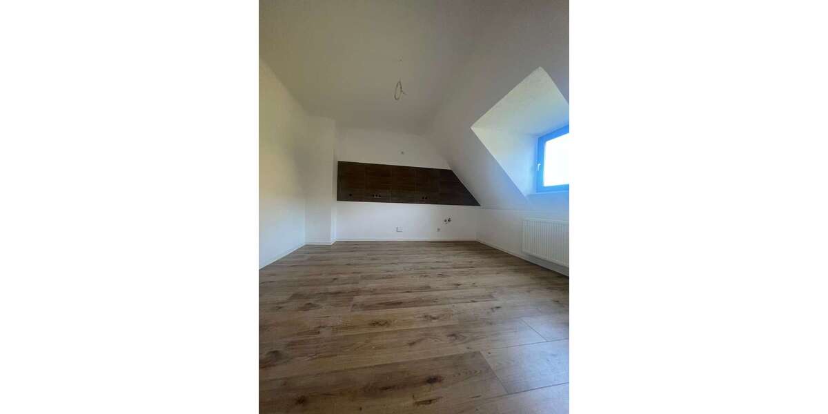 Sanierte und gepflegte 3ZKB Dachgeschosswohnung in St. Ingbert-Rentrisch - Dachgeschoßwohnung Sankt Ingbert | Angebot:27197100