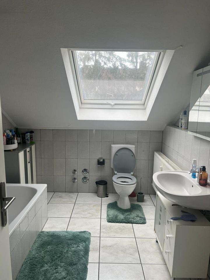 Schöne 2-Zimmer-Wohnung mit Tiefgaragenstellplatz in Seukendorf zimmer