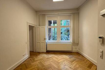 Gewerbeobjekt Baden-Baden Innenstadt - 3 Zimmer, 82 m&sup2;, 900&euro; | Angebot:26080119