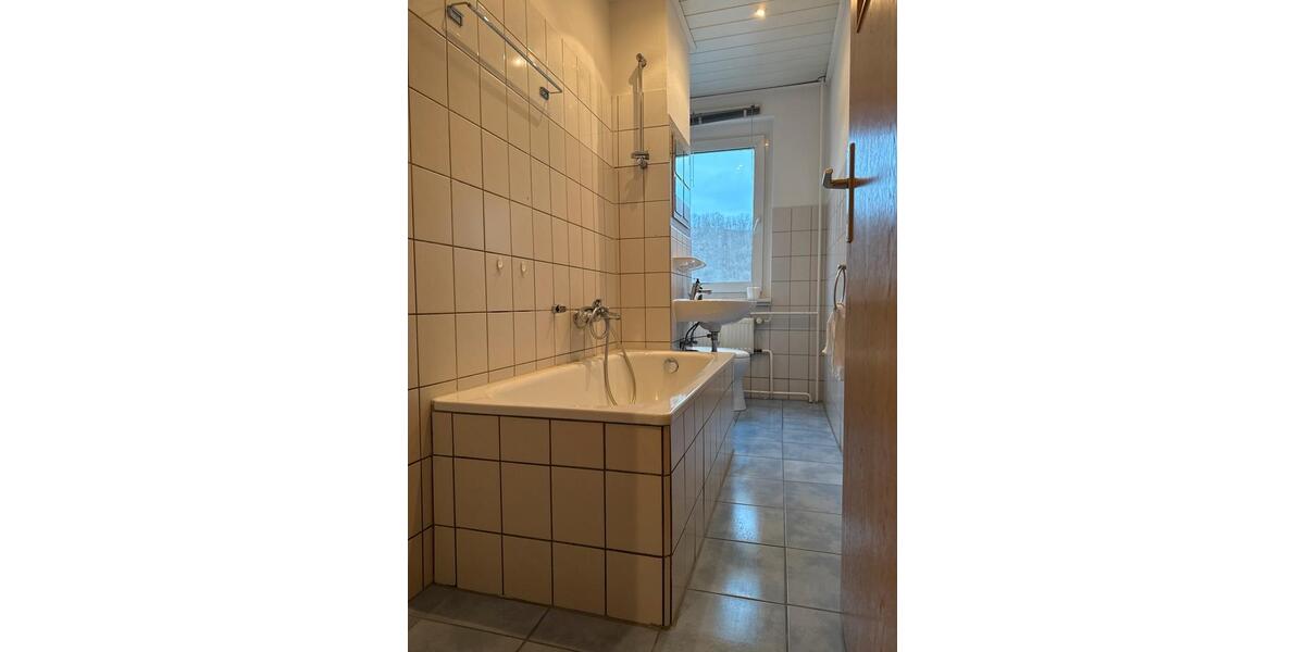 Schöne, helle 3-Zimmer-Wohnung in attraktiver Lage von Rudolstad 3 zimmer