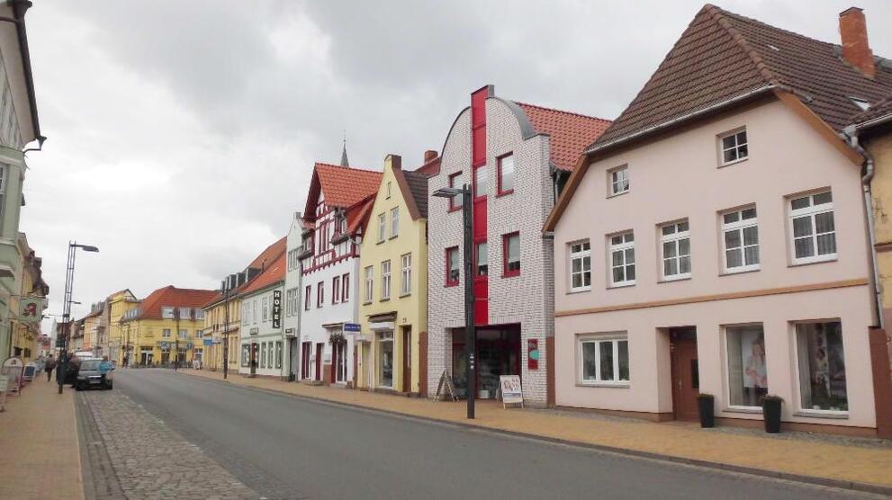 1 - RAUM - WOHNUNG - PARTERRE - BAD MIT DU - 2-ABSTELLRÄUME - BÜTZOW - STADTZENTRUM 1 zimmer