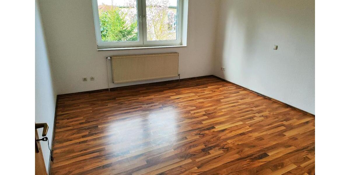 Erdgeschoßwohnung Gifhorn - 4 Zimmer, 100 m&sup2;, 1.300&euro; | Angebot:26019363