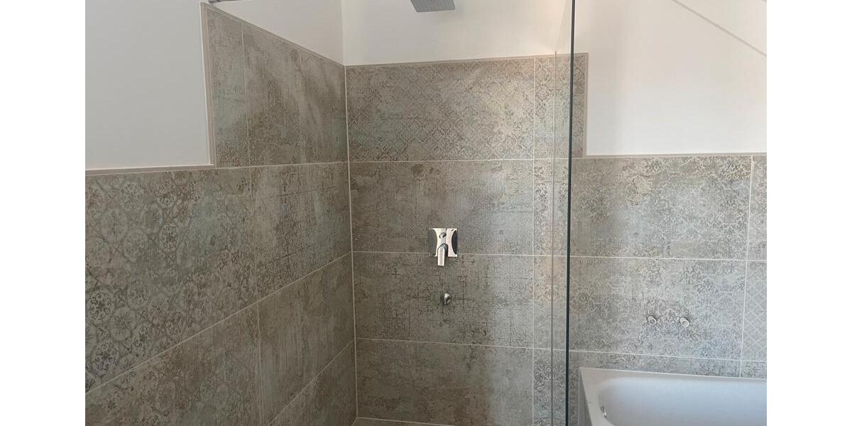 Einfamilienhaus Wetter (Hessen) - 6.5 Zimmer, 250 m&sup2;, 2.250&euro; | Angebot:24967369