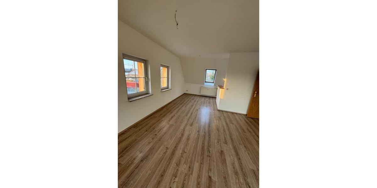 Dachgeschoßwohnung Hohenstein-Ernstthal Ernstthal - 2 Zimmer, 58 m&sup2;, 350&euro; | Angebot:24688349