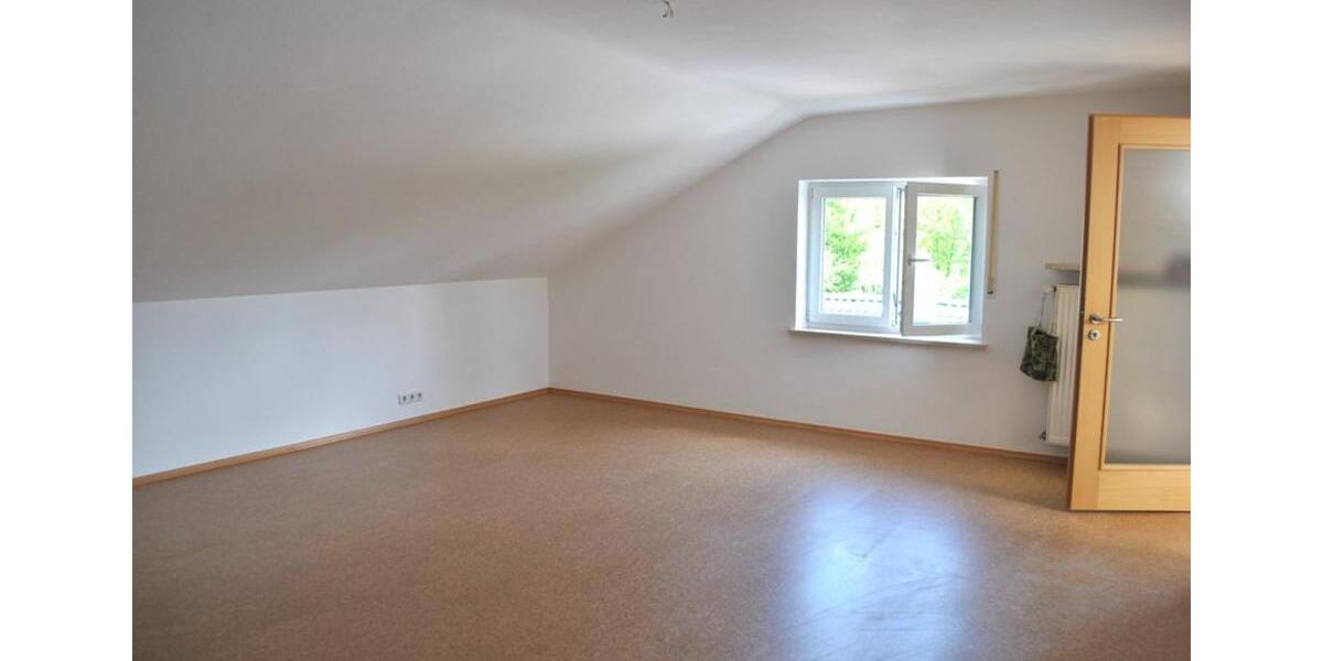 Dachgeschoßwohnung Deggendorf - 3.5 Zimmer, 800&euro; | Angebot:23243892