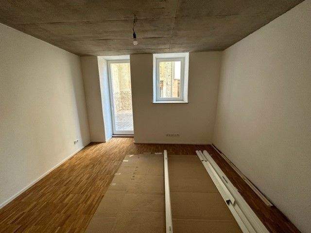 Etagenwohnung Kitzingen Etwashausen - 2 Zimmer, 87 m&sup2;, 800&euro; | Angebot:25673737