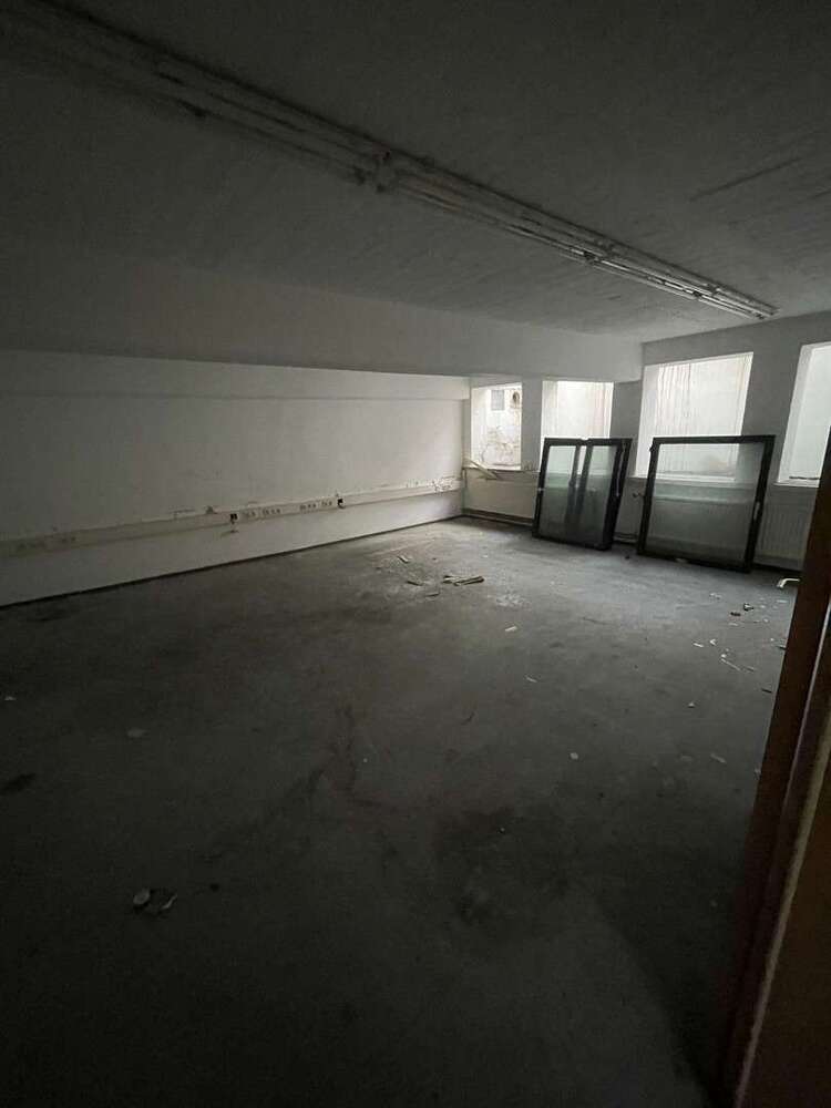 Halle in Ludwigshafen 200 €