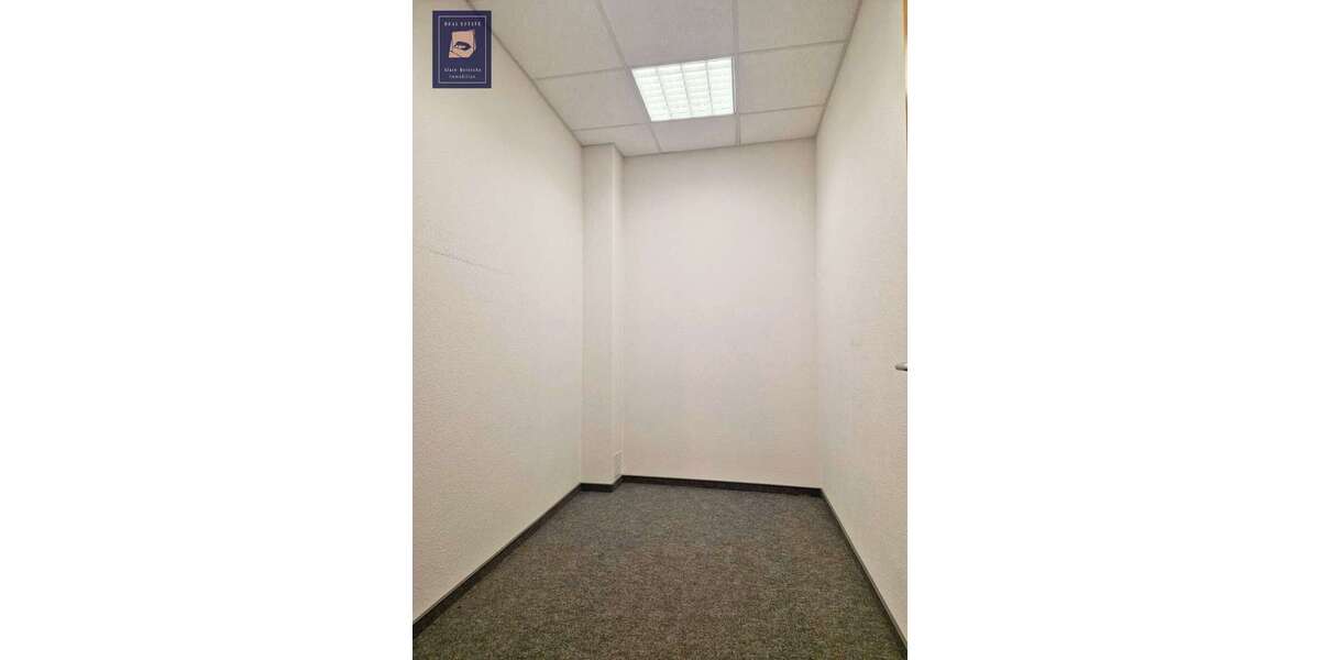 Firmenkomplex mit Garage und Einliegerwohnung 22 zimmer