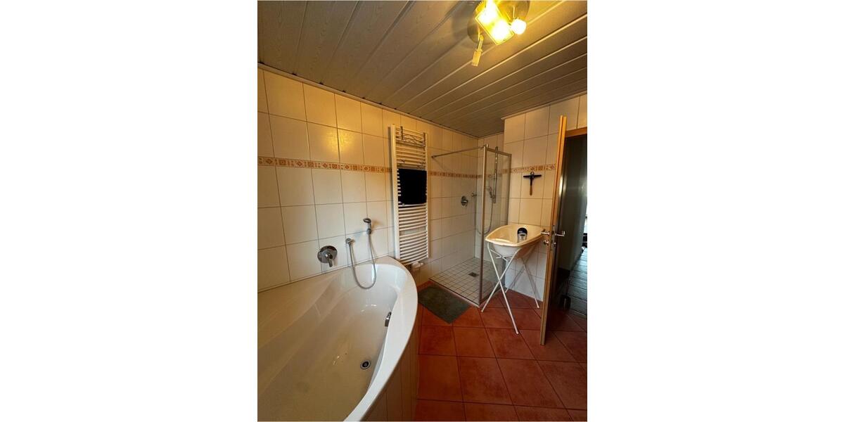 4 Zimmer Wohnung mit Gartenanteil 4 zimmer