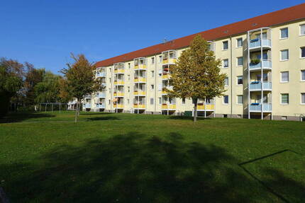 Großes Wohnzimmer mit Balkonzugang 2 zimmer