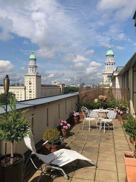 Befristet auf 2 Jahre: Über den Dächern des Prachtboulevards - Möblierte Terrassenwohnung am Frankfurter Tor 2 zimmer