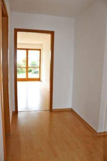 Etagenwohnung Waldheim Schönberg - 2 Zimmer, 50 m&sup2;, 300&euro; | Angebot:26805687