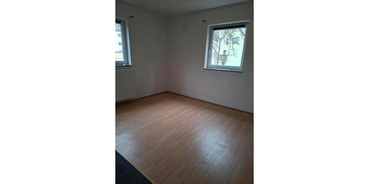 Erdgeschoßwohnung Regensburg Galgenberg - 4 Zimmer, 150 m&sup2;, 1.500&euro; | Angebot:24829066