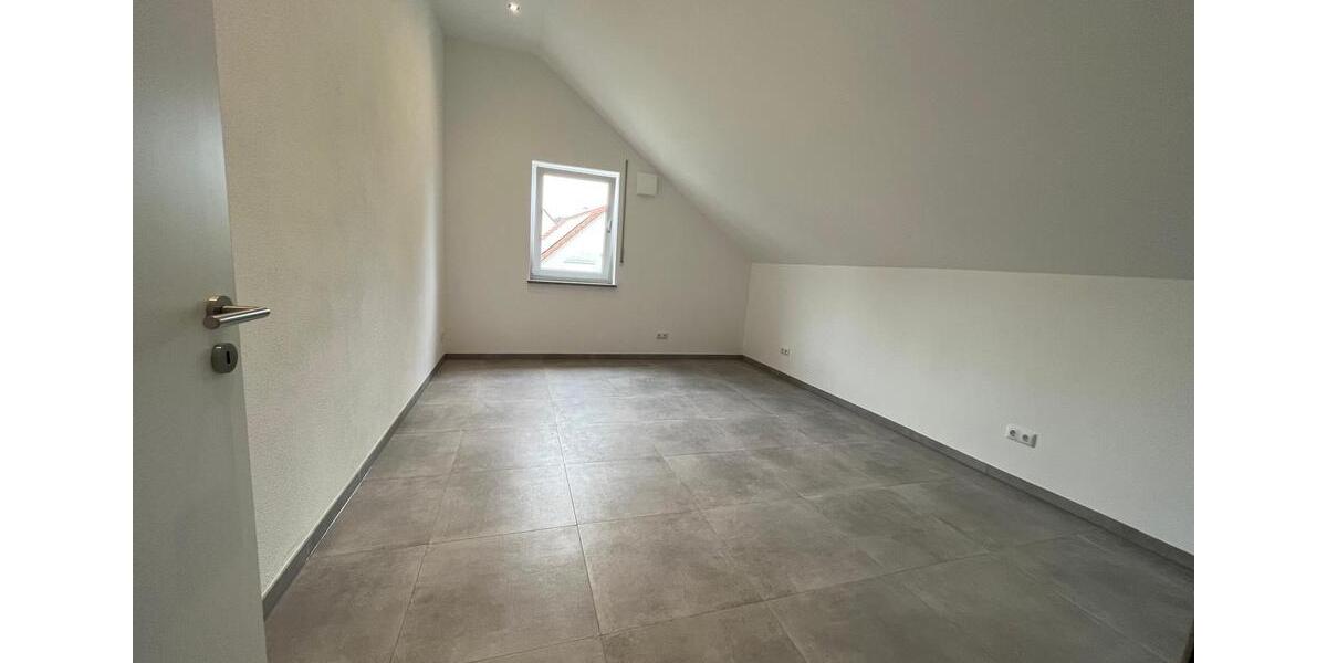 Dachgeschoßwohnung Langenneufnach - 4 Zimmer, 82 m&sup2;, 1.350&euro; | Angebot:26591696