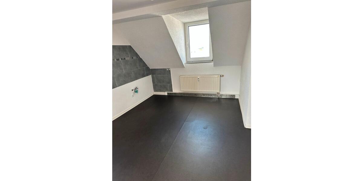 Dachgeschoßwohnung Hecklingen - 4 Zimmer, 62 m&sup2;, 350&euro; | Angebot:24878569