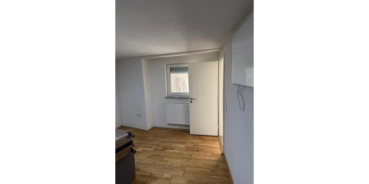 Erdgeschoßwohnung Kirchheim am Neckar - 3 Zimmer, 65 m&sup2;, 880&euro; | Angebot:25300835