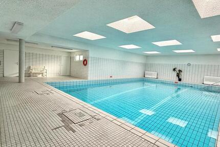 Schöne und helle 3-Zimmerwohnung mit 2 Balkonen, Schwimmbad und Tiefgaragenplatz 3 zimmer