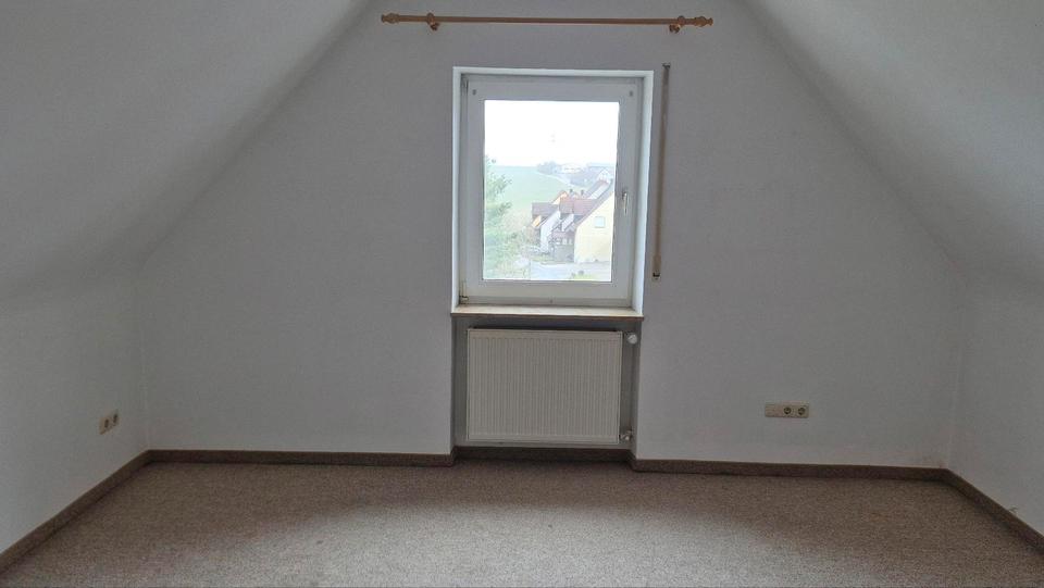 Maisonettenwohnung Edelsfeld - 3 Zimmer, 100 m&sup2;, 1.000&euro; | Angebot:26004604