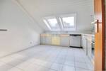 Helle 4-Zimmer-Wohnung mit Loggia und Garage