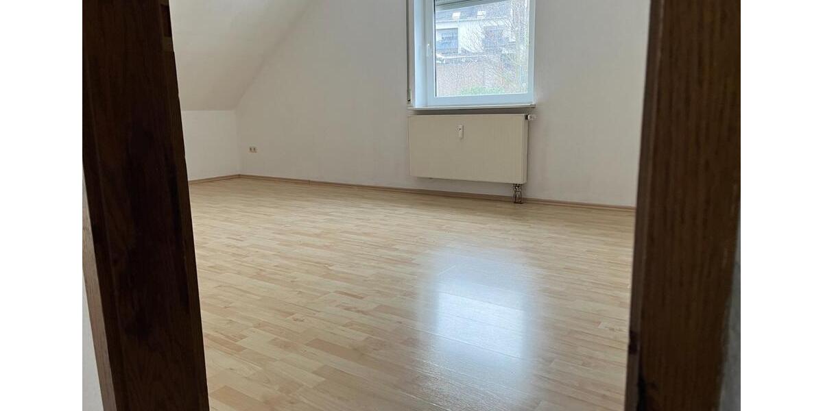 Dachgeschoßwohnung Werdohl - 3 Zimmer, 69 m&sup2;, 500&euro; | Angebot:24687380