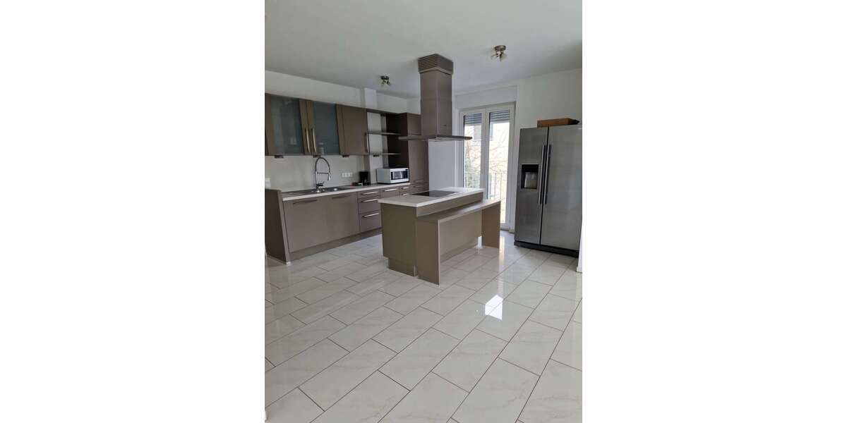 Etagenwohnung Wiesbaden Mainz-Amöneburg - 4 Zimmer, 125 m&sup2;, 1.990&euro; | Angebot:26487819