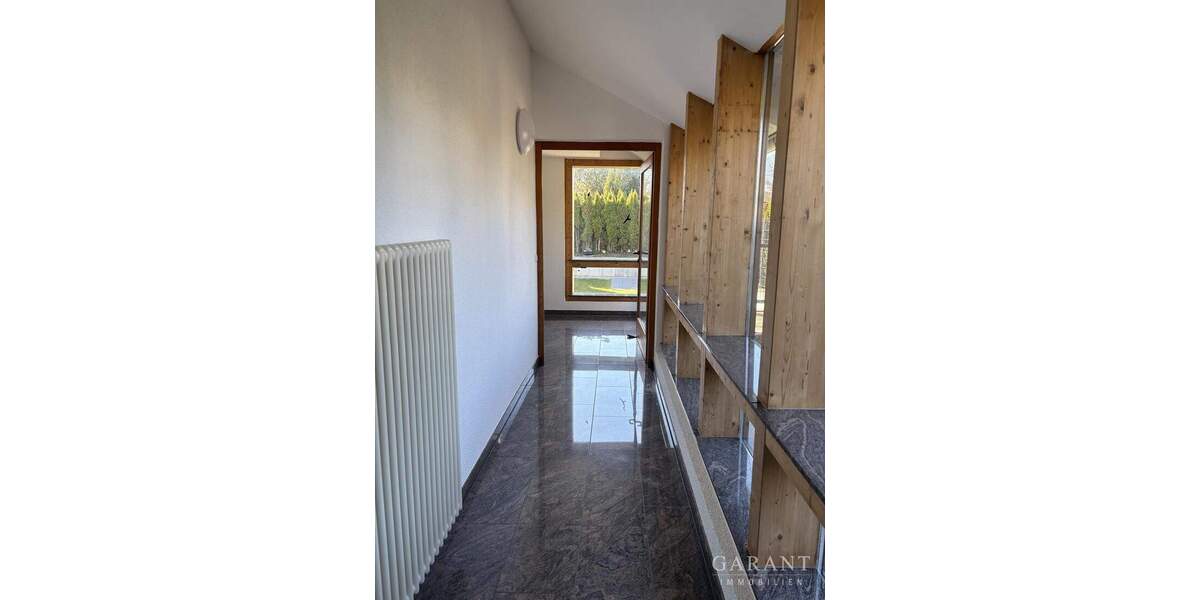 Großzügiges Wohnen -- ca. 230 qm auf einer Etage! 5 zimmer