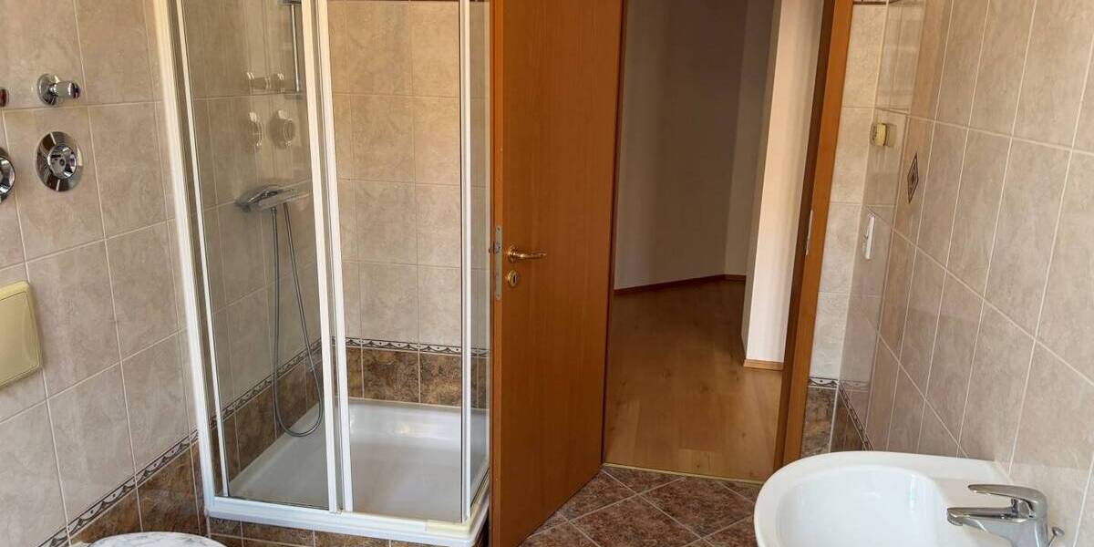 Etagenwohnung Plauen Stadtmitte - 2 Zimmer, 64 m&sup2;, 295&euro; | Angebot:26758862