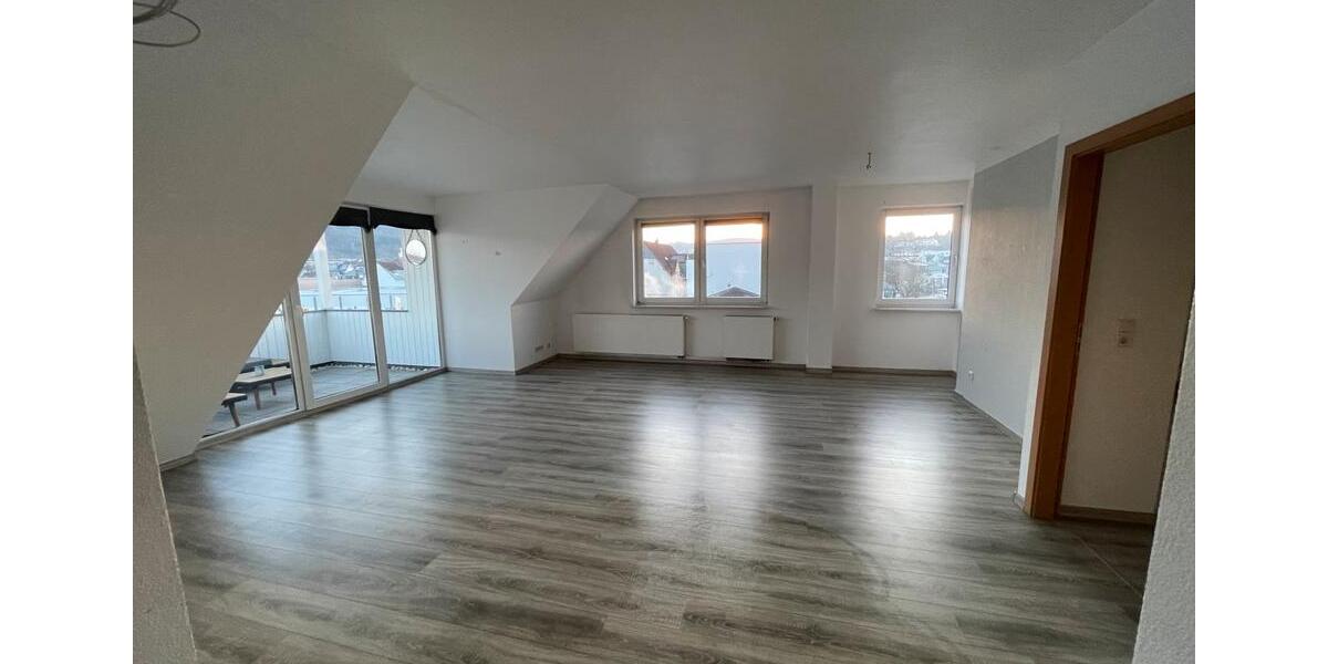 Dachgeschoßwohnung Haiger - 2 Zimmer, 100 m&sup2;, 1.250&euro; | Angebot:25233669