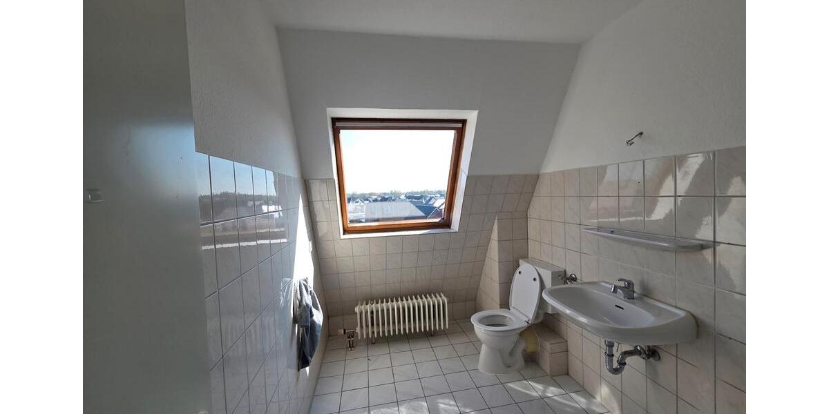 Dachgeschoßwohnung Emden Rysumer Landstraße - 4 Zimmer, 68 m&sup2;, 455&euro; | Angebot:26439762