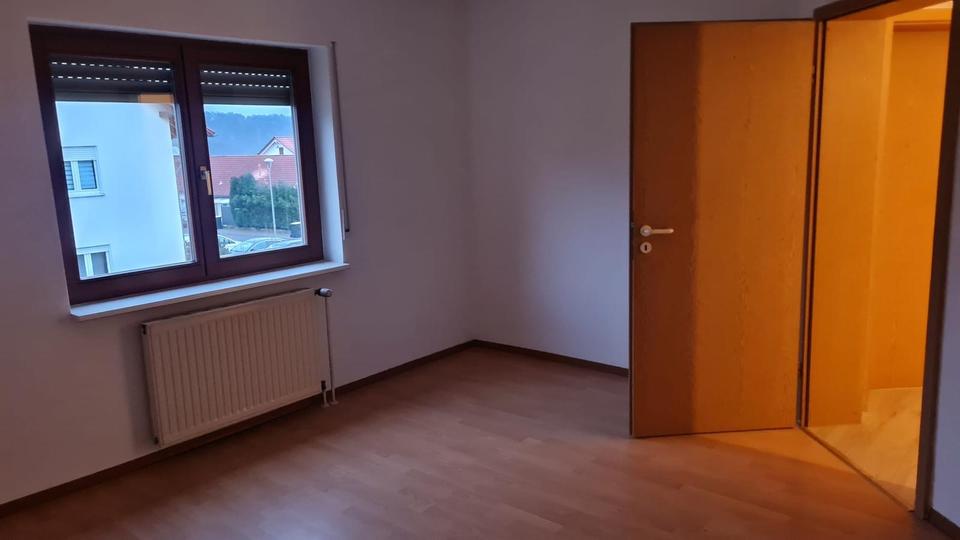 Erdgeschoßwohnung Hardheim - 4 Zimmer, 110 m&sup2;, 950&euro; | Angebot:24868658